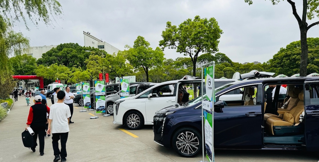 E直播“高校行”:上海大学站完美收官,新营销助力新汽车